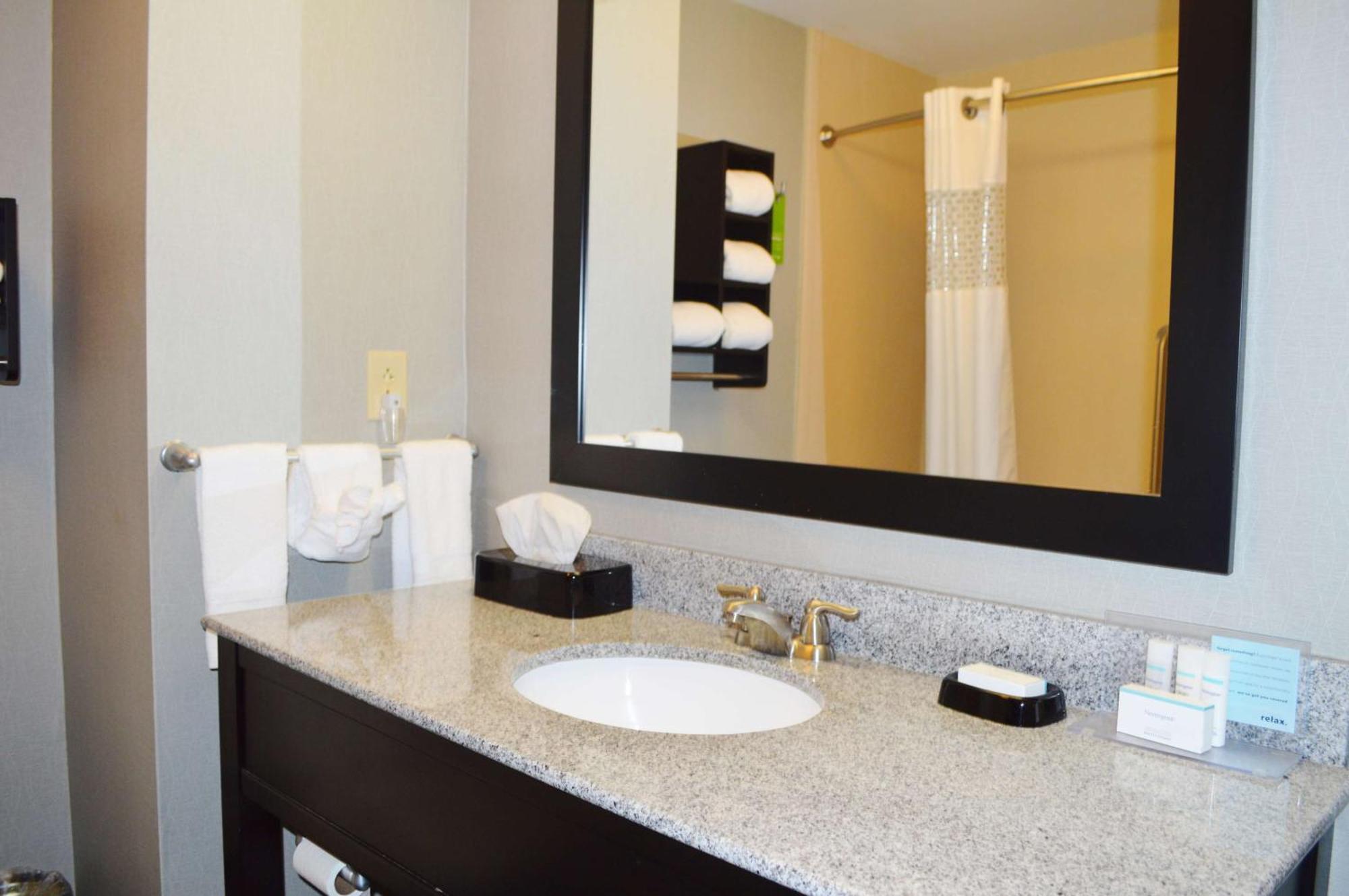 Hampton Inn Фолі Екстер'єр фото
