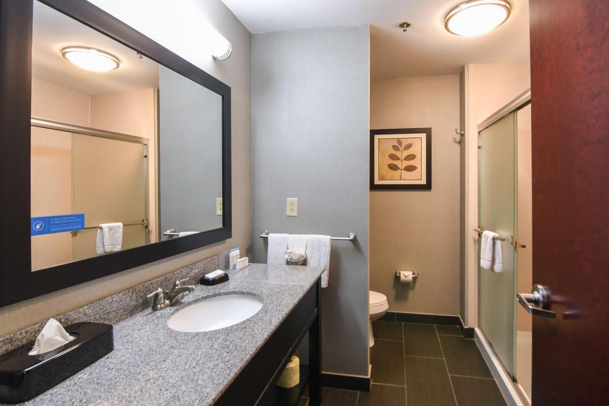 Hampton Inn Фолі Екстер'єр фото