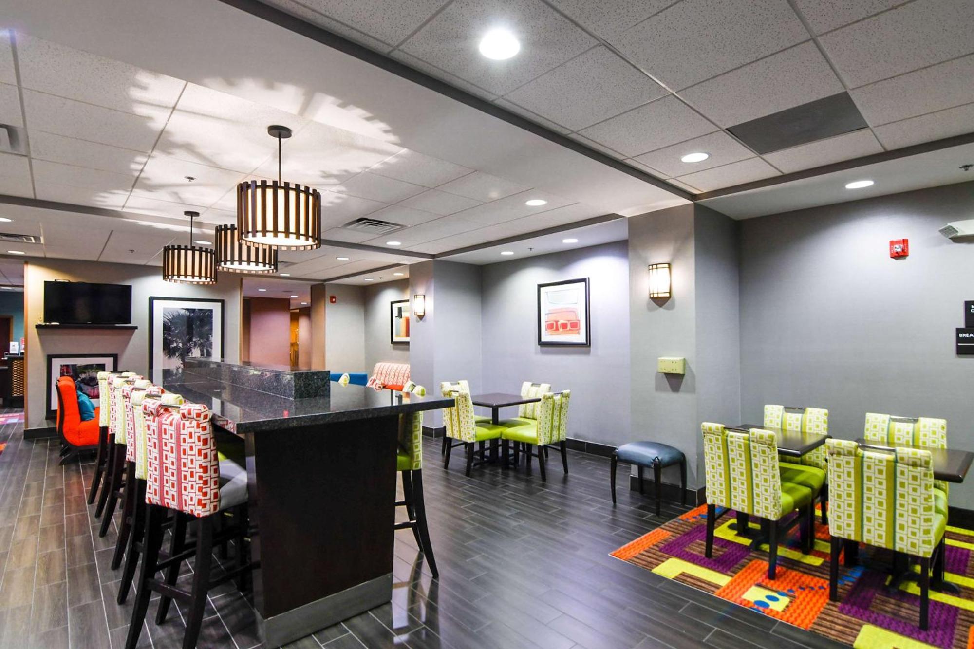 Hampton Inn Фолі Екстер'єр фото